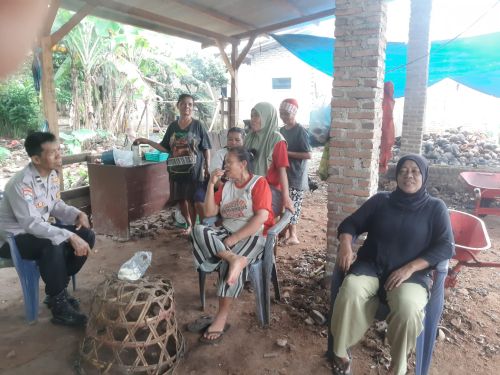 Sambangi Ibu-Ibu di Waringinsari Barat, Bhabinkamtibmas Sukoharjo Ajak Waspadai Kekerasan Seksual pada Anak