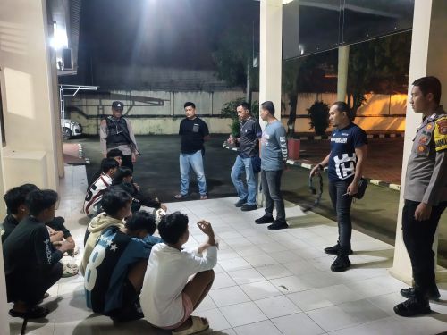 Gelar Patroli Subuh, Polsek Pringsewu Kota Amankan 15 Remaja Terlibat Perang Sarung Petasan Hingga Peredaran Obat Keras