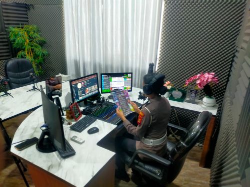 Radio Lokal Jadi Senjata Satgas Preemtif Polres Pringsewu Edukasi Tertib Lalu Lintas